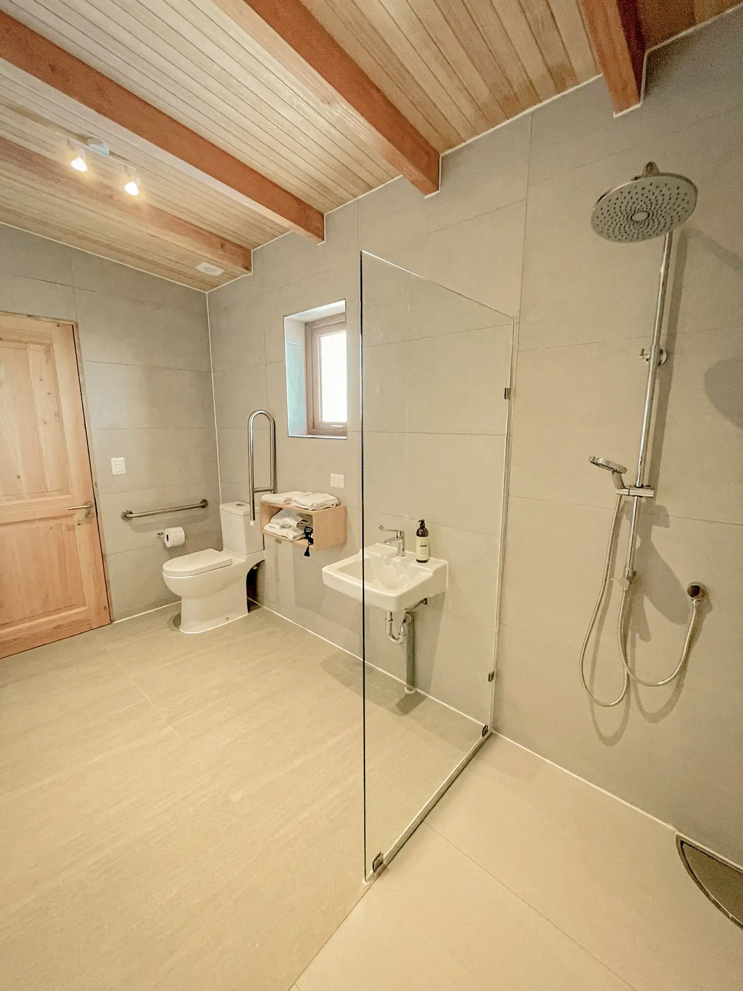 Baño completo 1, Cabaña A, Ave Lodge