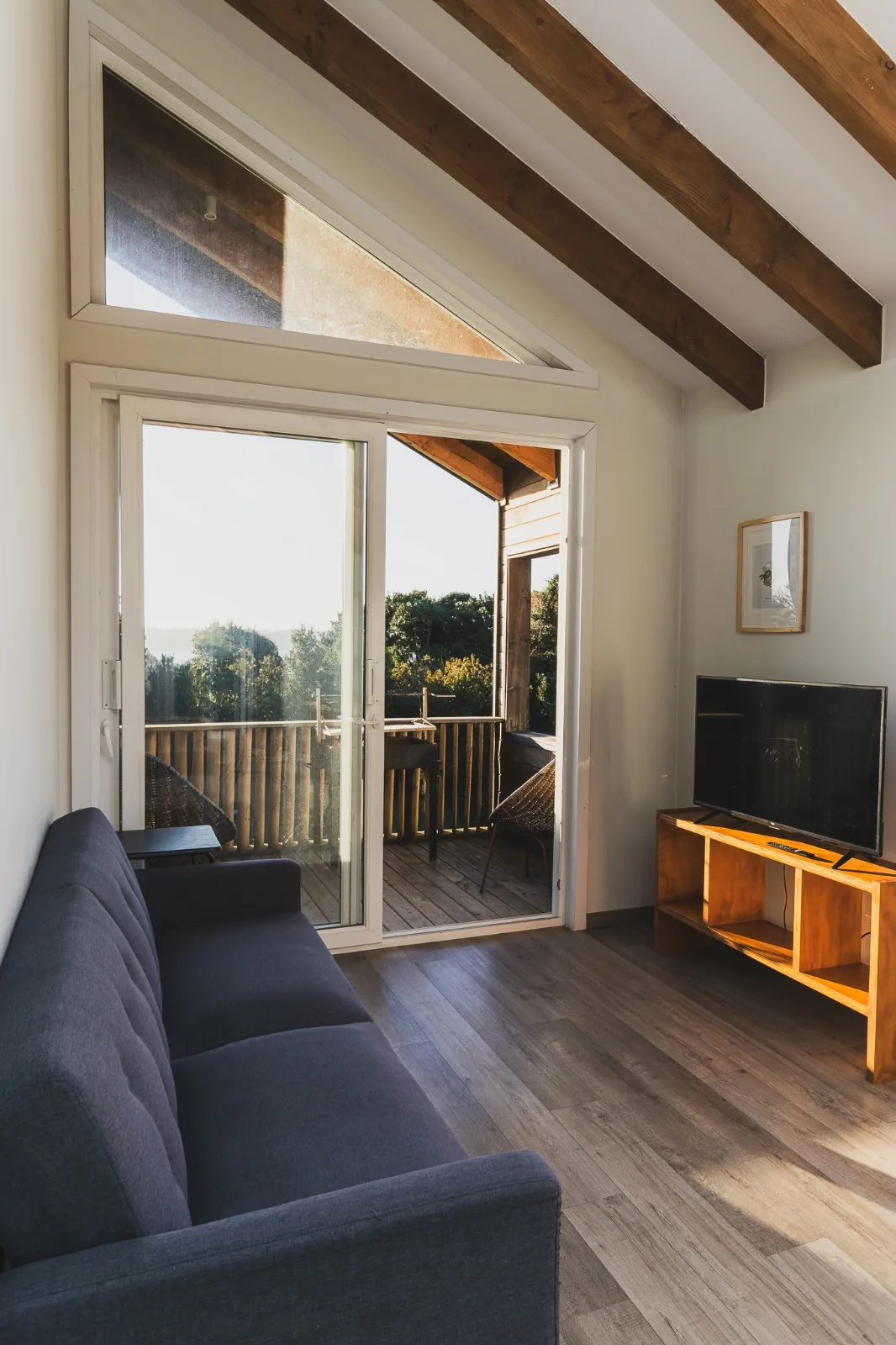 Living y comedor, Cabaña B, Ave Lodge