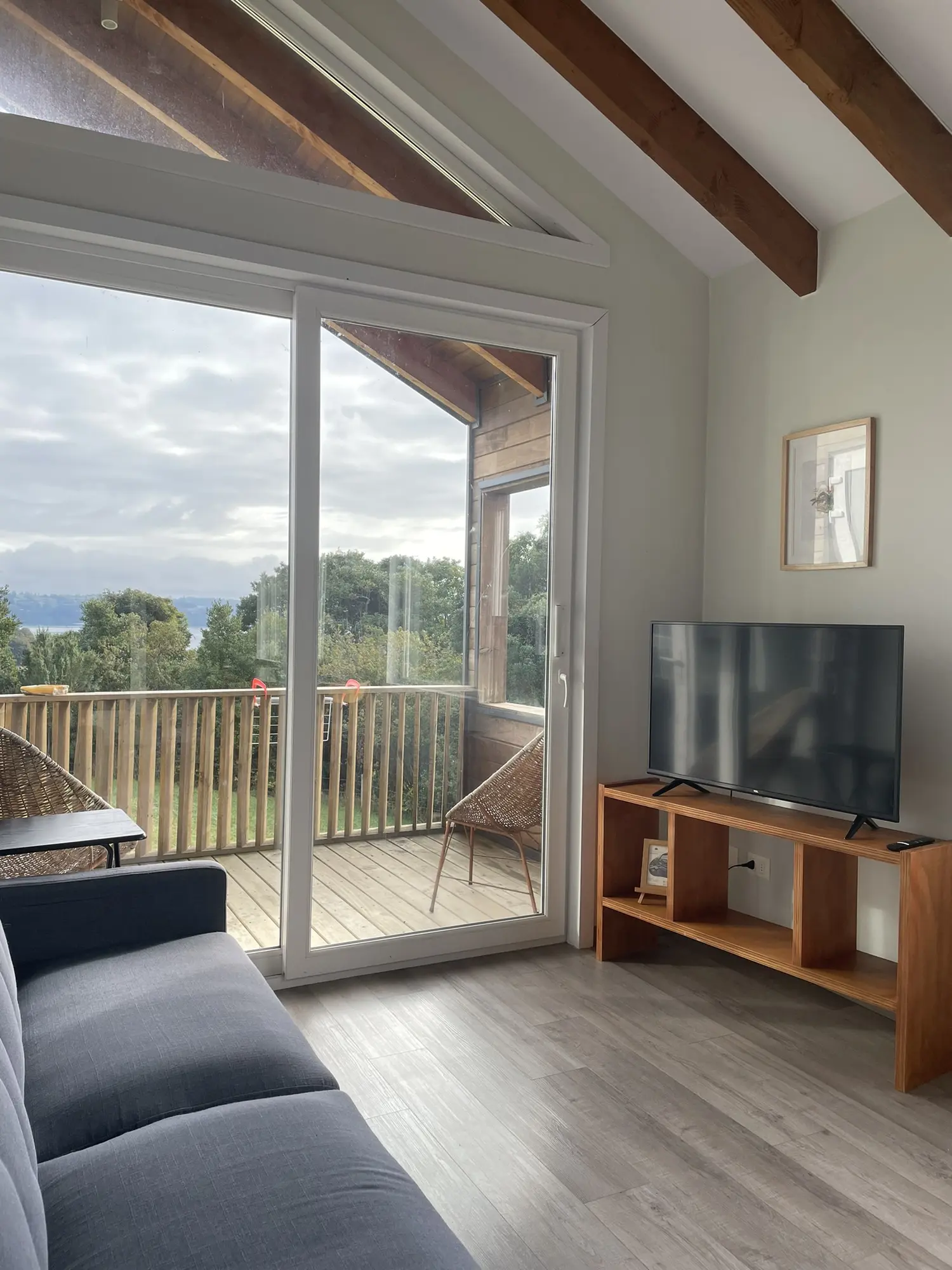 Living y comedor, Cabaña B, Ave Lodge
